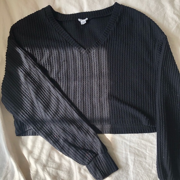 Small Black Garage Sweater - Picture 3 of 3